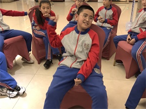 劉彥彤